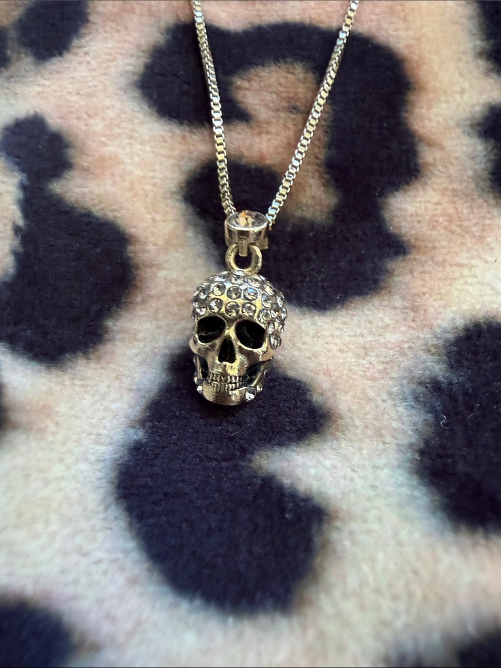 Alexander McQueen Gold Tone Skull Pendant Necklace with Branded Tag chain 10 ins - Picture 4 of 4